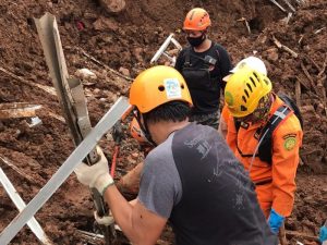 Jasmapala Bantu Distribusi Bantuan Sosial kepada Korban Gempa Bumi