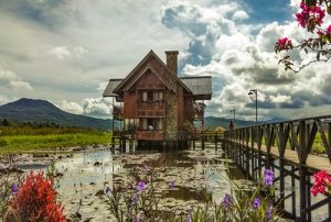 Bersejuk-sejuk di Antara Tiga Gunung di Danau Tondano