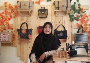 Sri Dewi Yana, Jadi Wirausaha karena Buat Tas untuk Anak