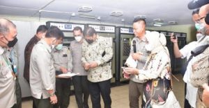 Mentan dan Menko Perekonomian Bagikan 20.000 DOC  Ayam Petelur untuk Rumah Tangga Miskin