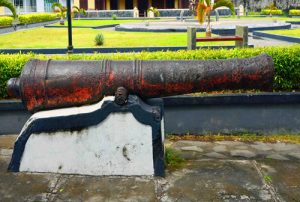 Fort Oranje, Torehan Kolonialisme Porto di Pulau Ternate