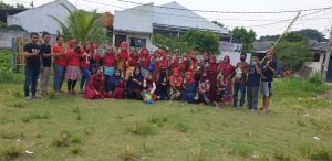 Kopsyah BMI dan Warga Perumahan Tanjakan Indah Panen Sayuran