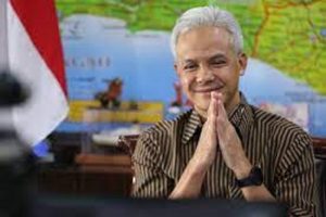 Ganjar Kampanye di Salatiga Setelah Jokowi dan Iriana Blusukan Bagi-bagi Hadiah