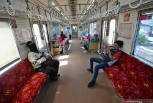 KAI Commuter Wajibkan Penumpang Pakai Masker Ganda