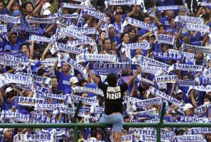 Pemain Ke-12, Penggembira di Garis (yang) Nyaris Offside
