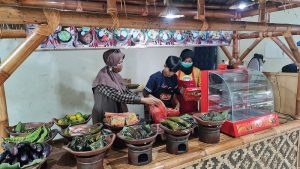 Ayam Penyet Bandung,  UKM Kuliner Yang Memberdayakan Perempuan