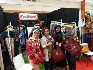 Hindun Diana, dari Imajinasi Lahirlah Kandi Batik