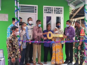 Kopsyah BMI Serahkan Hibah Rumah ke 350