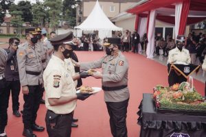 Seragam Baru, Kado untuk Satpam di HUT ke 41 dari Polri