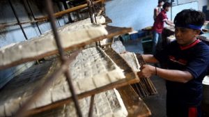 Protes Harga Kedelai Naik, Perajin Tahu dan Tempe Sejabodetabek Mogok Produksi