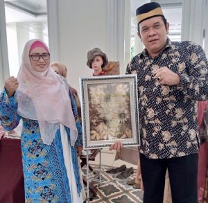 Didukung Kopsyah BMI, Suryati Geluti Bisnis Camilan hingga Batik Ecoprint