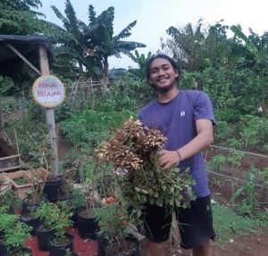 Hamzah, Milenial Jakarta Selatan Memilih Jadi Petani