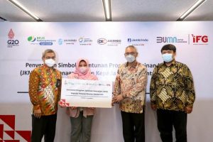 IFG Serahkan Santunan Jaminan Kematian (JKM) BPJS Ketenagakerjaan kepada Ahli Waris Pekerja Rentan