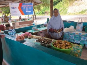 Ketupat dan Ikan Panggang, Sumber Rezeki Ibu Ramdalia