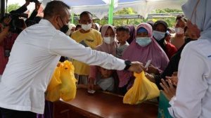 H-6 Lebaran, PTPN V Distribusikan 12 Ton Minyak Goreng-Gula Murah