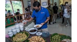 Menparekraf Beri Bantuan Pelaku UMKM di Bidang Kuliner