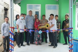 Penjual Kue Keliling Dapat Hibah Rumah Gratis dari Kopstah BMI.