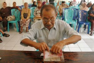 Membandingkan Gaji Pensiunan PNS dan DPR&nbsp;&nbsp;&nbsp;&nbsp;&nbsp;&nbsp;&nbsp;&nbsp;&nbsp;