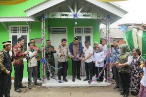 Koperasi BMI Serahkan Rumah Gratis Perdana di Kabupaten Bekasi kepada Rumsinah