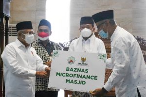 Tingkatkan Kesejahteraan Jemaah, Wapres Serahkan Bantuan BAZNAS Microfinance Masjid