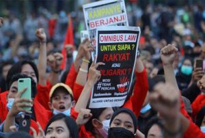 Dari Perang Ukraina hingga terbit Perppu 