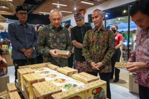 KemenKopUKM: Industri Oleh-Oleh Bangkitkan Pariwisata Indonesia