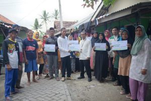 Koperasi BMI Salurkan Bantuan Untuk 21 Korban Angin Puting Beliung di Sukadiri