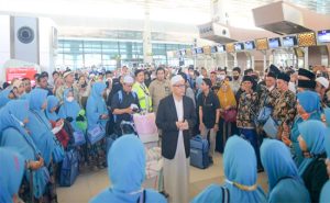 BERANGKATKAN KLOTER KELIMA JAMAAH UMRAH