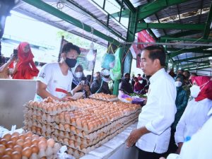 Presiden Jokowi Kunjungi Pasar Tenguyun Kota Tarakan: Cek Harga Bahan Pangan Baik