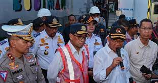 Jelang Mudik Lebaran, Menko PMK bersama Menhub dan PJ Gubernur DKI Inspeksi Bus Laik Operasi