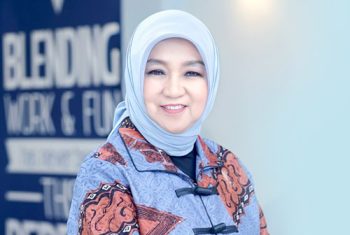 Pioneer Kosmetik Halal Pertama