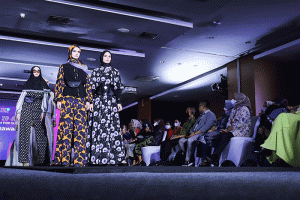 Promosikan Indonesia Pusat Fesyen Muslim Dunia, Pemerintah Sosialisasikan JMFW 2024 di Bandung