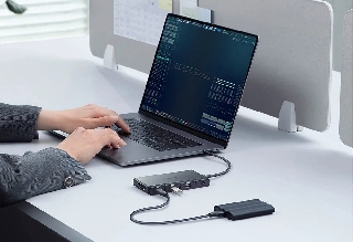 USB-C Hub Premium ANKER 552, Solusi Praktis Konektivitas Lebih Nyaman