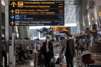 Gunung Lewotobi Laki-laki Erupsi Lagi, 87 Penerbangan di Bandara Ngurah Rai Batal