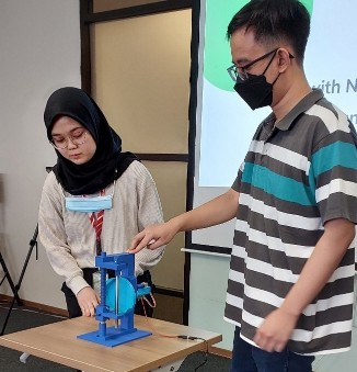 Tingkatkan Industri UMKM Tekstil, Mahasiswa Sampoerna University Dapat Ciptakan Mesin Eco-Pounding