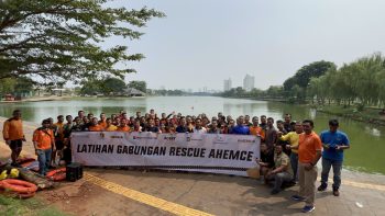 Tingkatkan Kemampuan Penyelamatan, UT Group Gelar Latihan Gabungan Pertolongan Air
