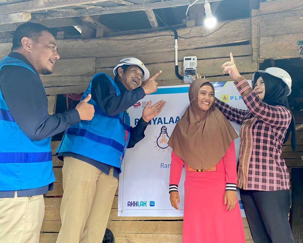 Lewat PMN 51 Desa 3T di Sulselrabar Nikmati Listrik 24 Jam PLN