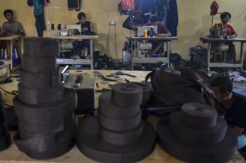 Perajin Dompet di Lebak Banten Minta Pemerintah Kurangi Impor