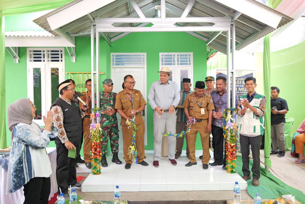Kopsyah BMI Serahkan Hibah Dua Rumah Lagi ke Non Anggota Dari Infak Anggota Koperasi BMI