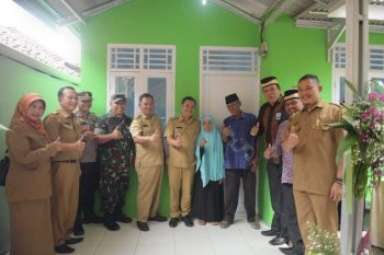 Di HUT Kabupaten Karawang ke-390, Koperasi BMI Serahkan Dua Rumah Gratis Ke 427 & 428