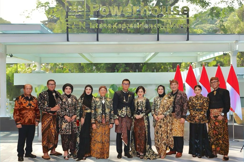 HBN di Istana Negara, Direksi PLN Kenakan Paduan Busana Solo dan Yogyakarta
