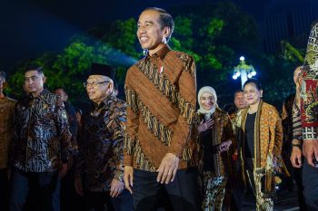 Sambut Hari Batik Nasional, Presiden Jokowi Ajak Masyarakat Indonesia Mencintai Warisan Budaya Bangsa