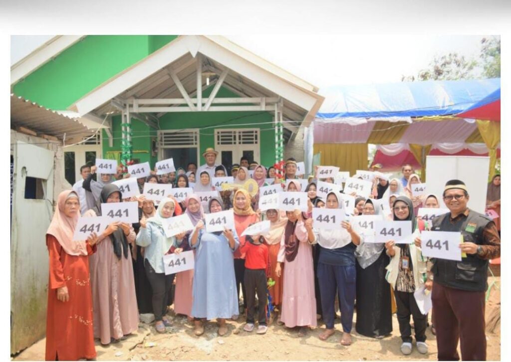 Kopsyah BMI Serahkan Rumah Gratis Ke 441 Untuk Warga Warung Gunung Lebak