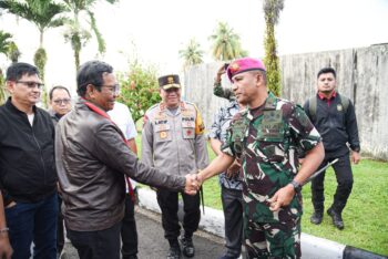 Danlantamal IX Sambut Kedatangan Menkopolhukam di Ambon