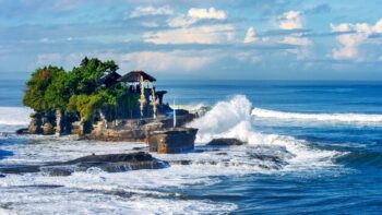 Jelajahi Destinasi Mistis di Lima Destinasi Terpopuler di Indonesia