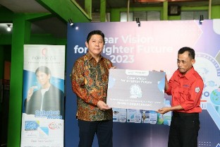 Hari Penglihatan Sedunia, Rohto Membagikan Kacamata Gratis