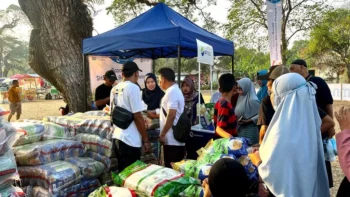 PT Sang Hyang Seri Gelar Bazar Beras Murah di Subang