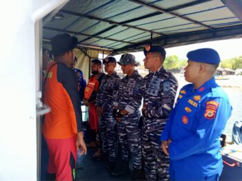 Danlantamal IX dengan personelnya Bersama Basarnas dan Polairud Bantu Korban Kecelakaan di Laut