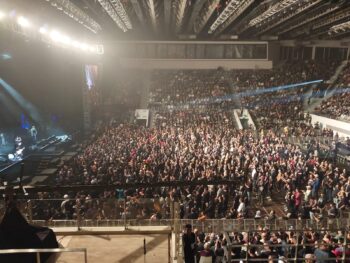 Keluarga Godbless Terima Penghargaan MURI di Panggung Konser Emas 