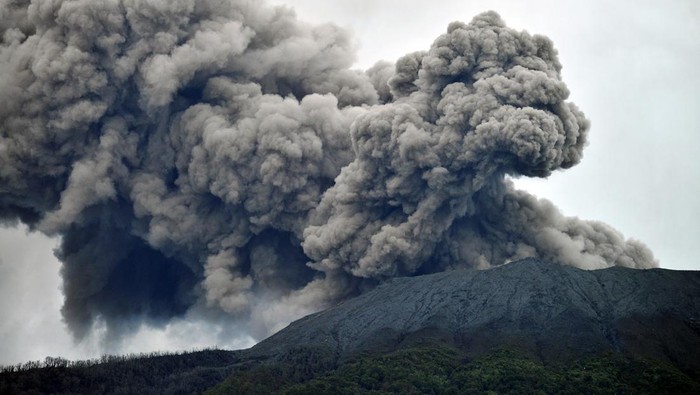 erupsi gunung marapi sumbar 